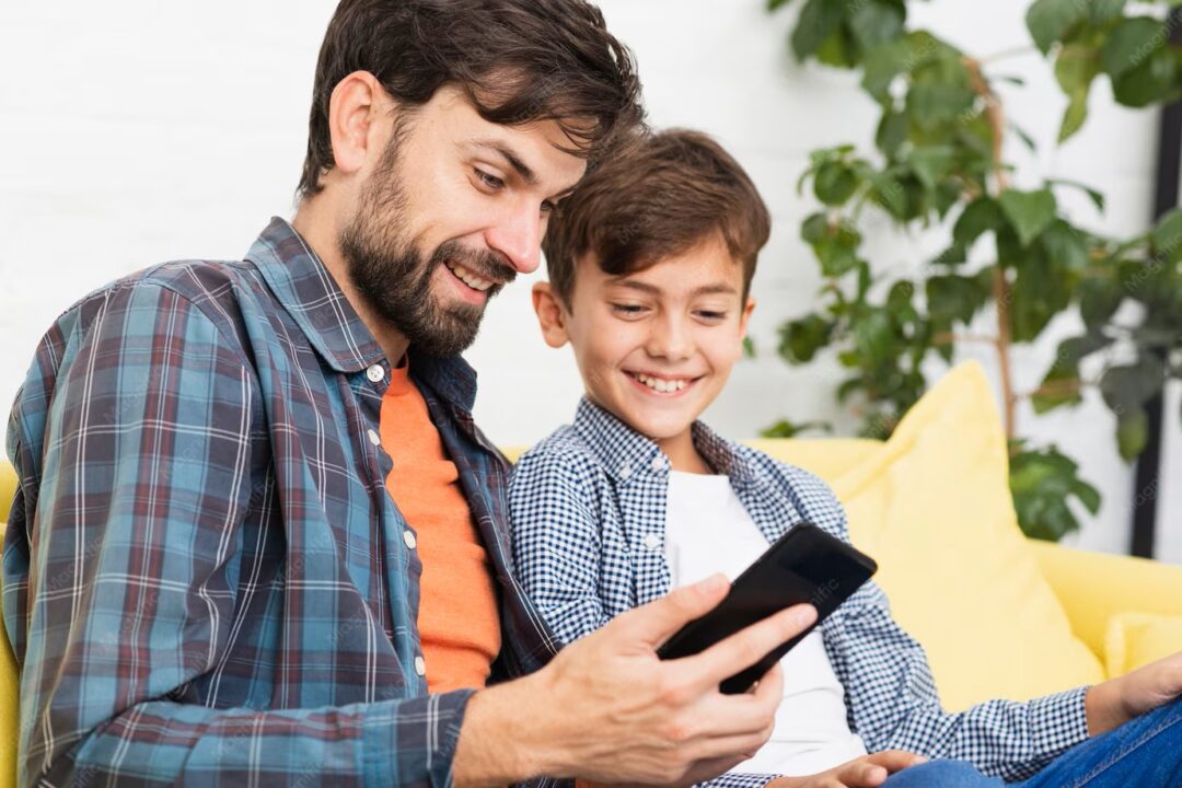 OCTUBRE 2026: ¿De qué color era la cartulina? El grupo de WhatsApp de padres