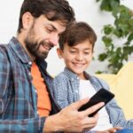 OCTUBRE 2026: ¿De qué color era la cartulina? El grupo de WhatsApp de padres